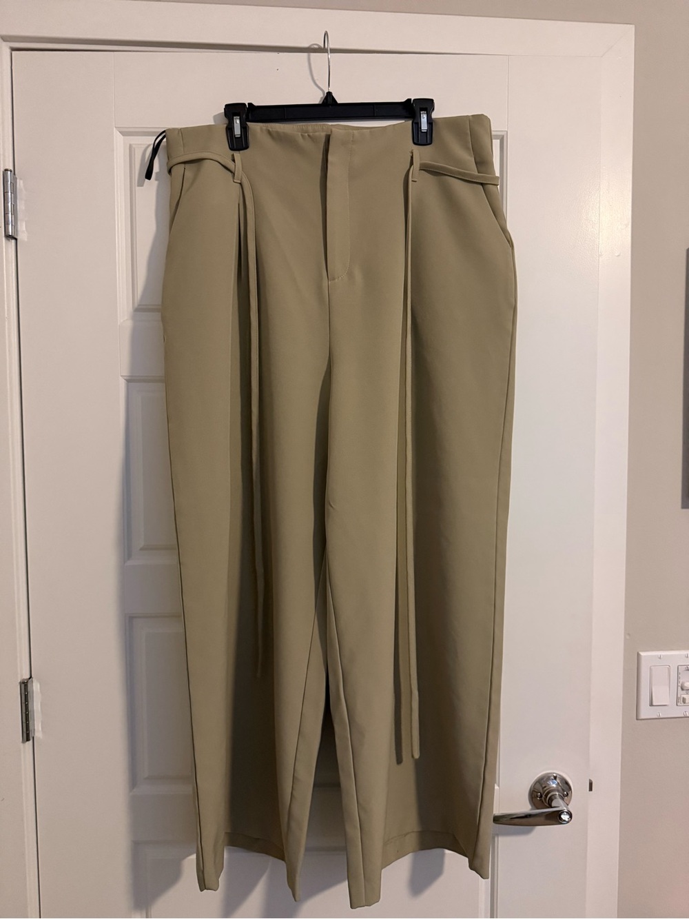 Tailored Wide-Leg Pants in Green Khaki